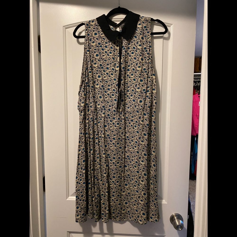Sleeveless work dress…